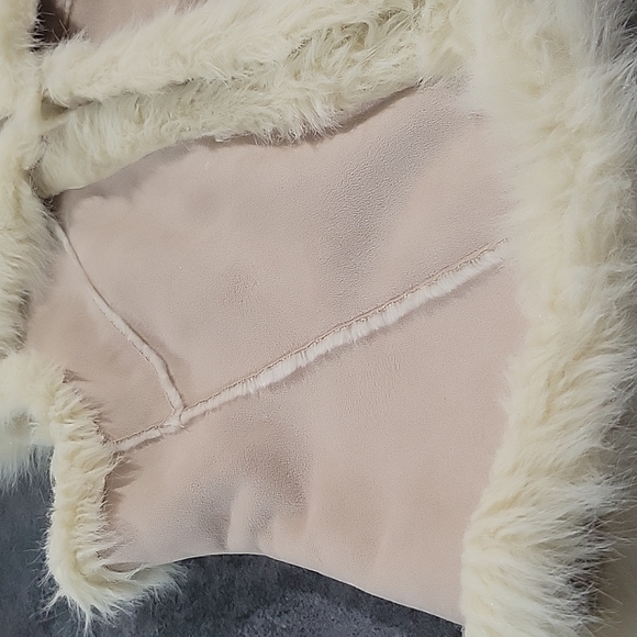 EUC - Carina Bone Suede Vest with Cream Fur Accents, Size L - Picture 13 of 13